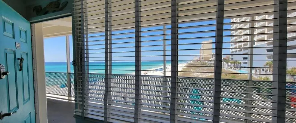 Couples Getaway, Honeymoon Sweet, Perfectly Cozy Beach Front Condo With Kitchen, Pool, Free Parking,Check-In At Door 巴拿马城