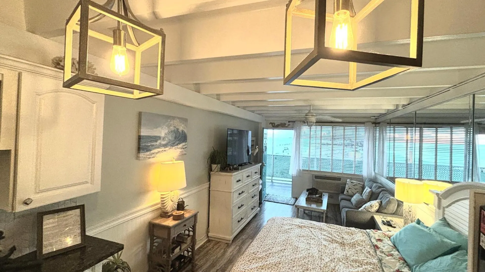 公寓式酒店 Couples Getaway, Honeymoon Sweet, Perfectly Cozy Beach Front Condo With Kitchen, Pool, Free Parking,Check-In At Door 巴拿马城