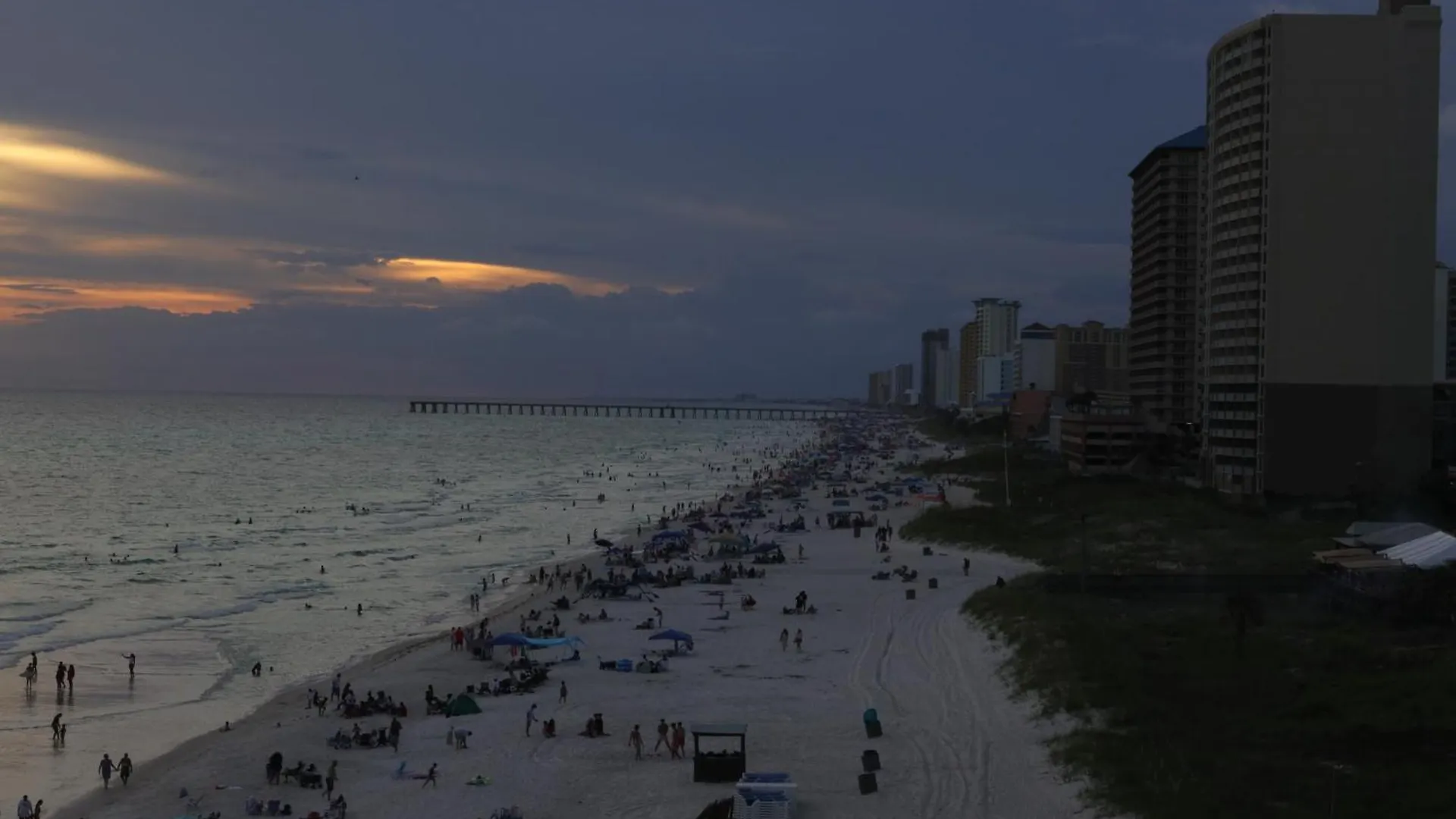 Aparthotel Couples Getaway, Honeymoon Sweet, Perfectly Cozy Beach Front Condo With Kitchen, Pool, Free Parking,Check-In At Door Panama Stadt USA