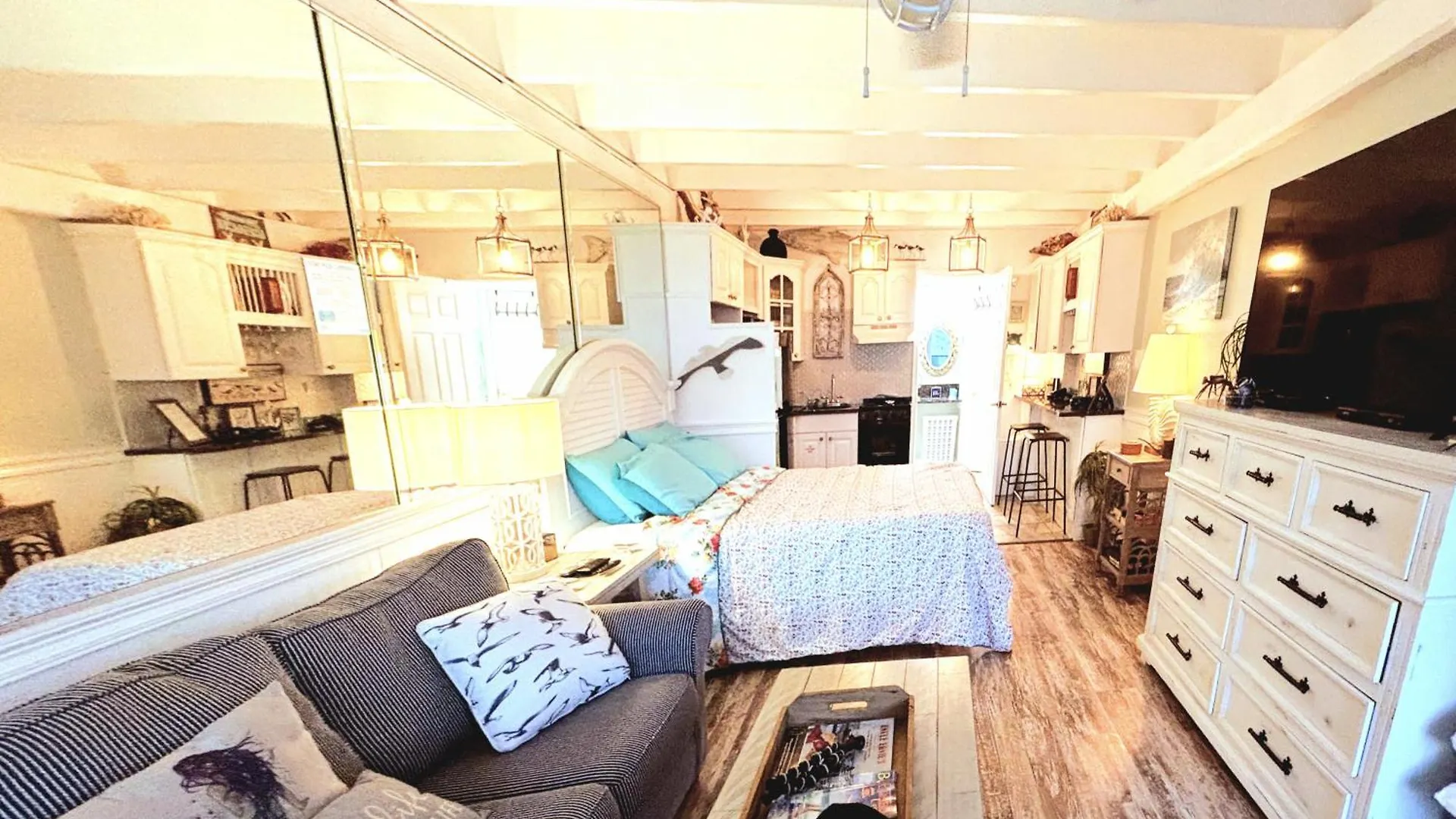 Couples Getaway, Honeymoon Sweet, Perfectly Cozy Beach Front Condo With Kitchen, Pool, Free Parking,Check-In At Door Panama City Beach 0*,  Ηνωμένες Πολιτείες της Αμερικής
