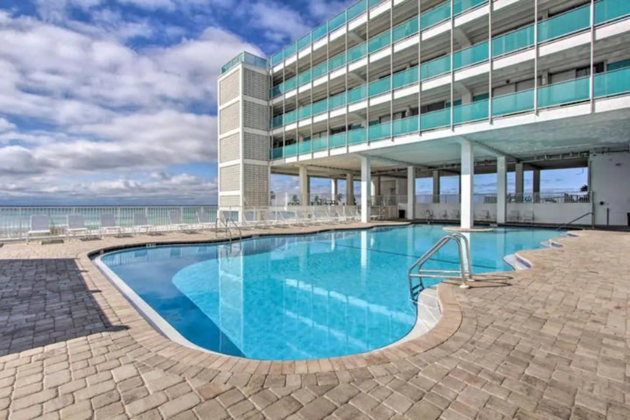 Couples Getaway, Honeymoon Sweet, Perfectly Cozy Beach Front Condo With Kitchen, Pool, Free Parking,Check-In At Door Panama Stadt USA