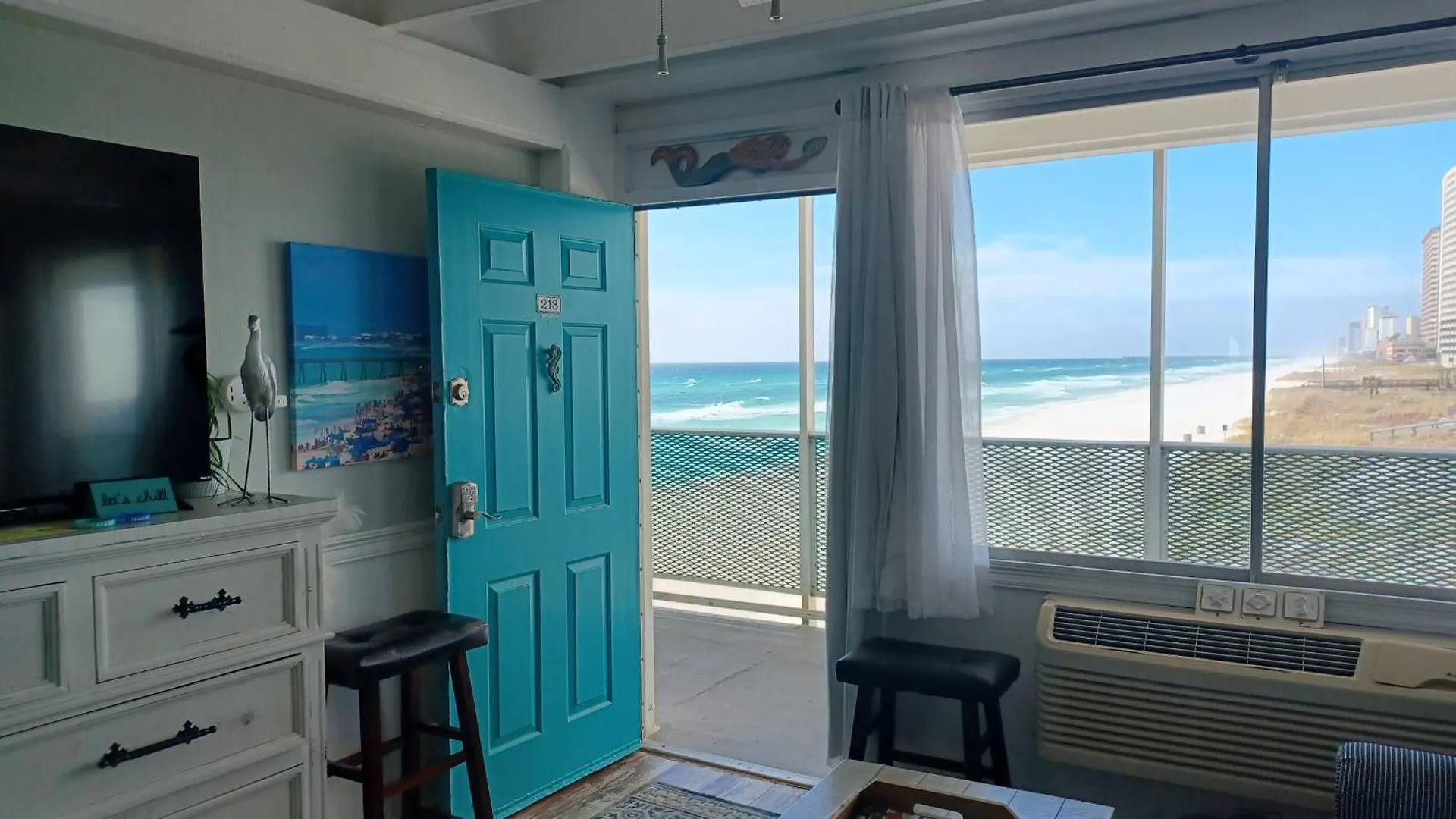 Couples Getaway, Honeymoon Sweet, Perfectly Cozy Beach Front Condo With Kitchen, Pool, Free Parking,Check-In At Door Panama Stadt USA