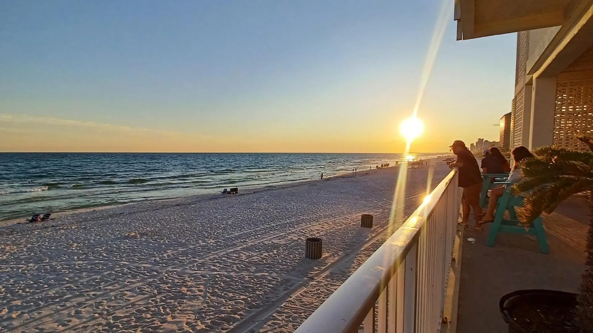 Couples Getaway, Honeymoon Sweet, Perfectly Cozy Beach Front Condo With Kitchen, Pool, Free Parking,Check-In At Door Panama Stadt