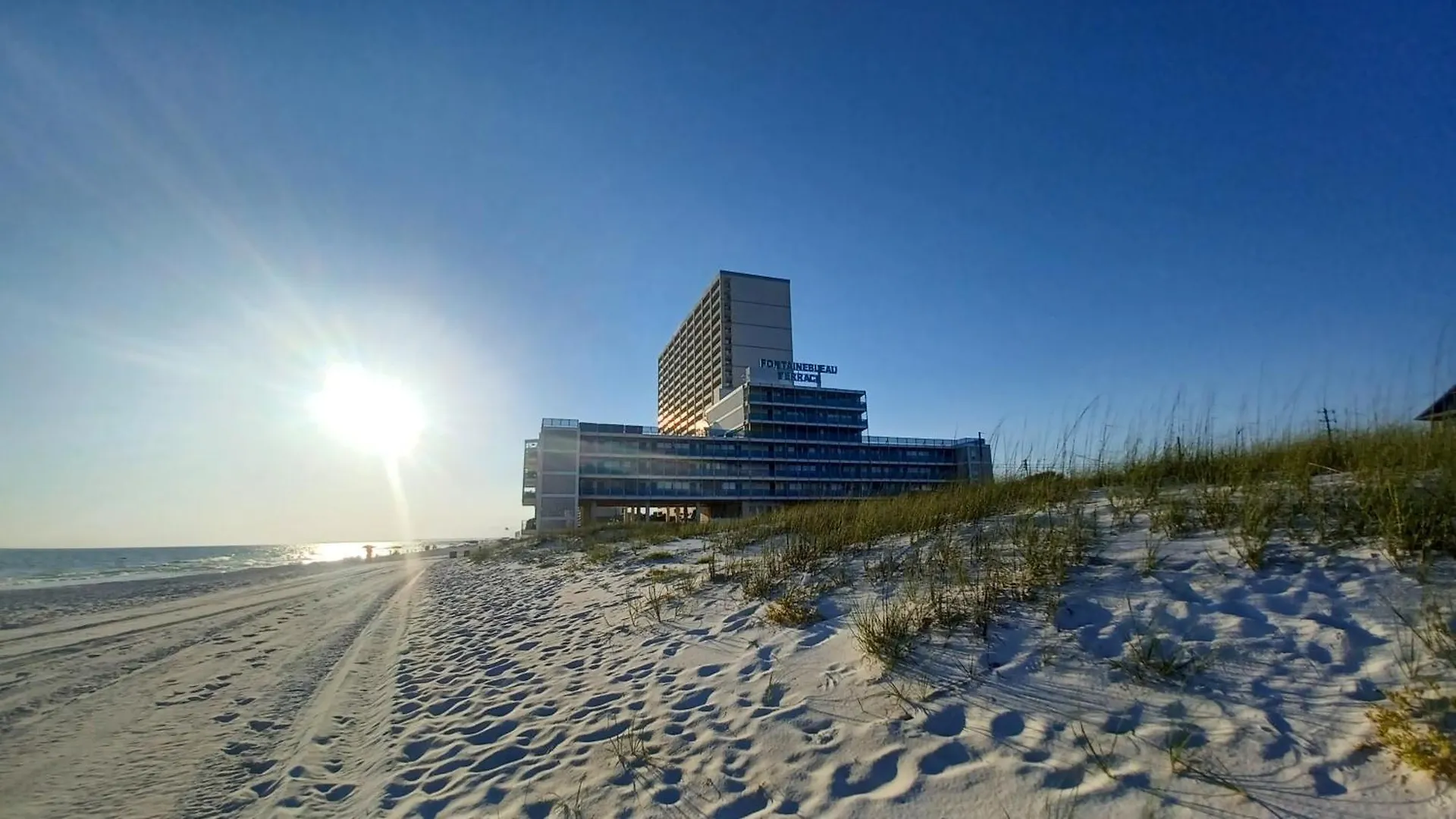 Couples Getaway, Honeymoon Sweet, Perfectly Cozy Beach Front Condo With Kitchen, Pool, Free Parking,Check-In At Door Panama City Beach