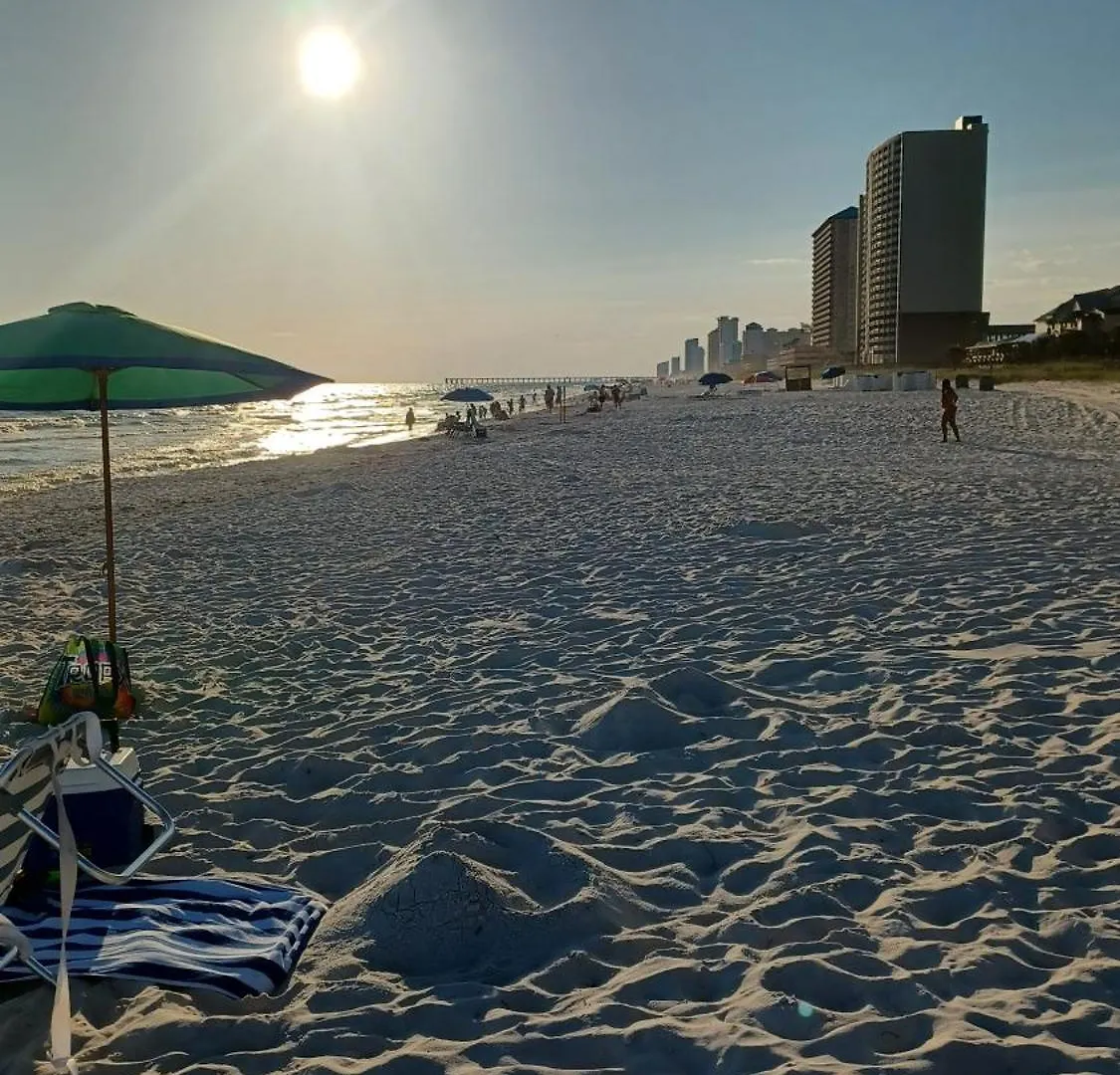 Couples Getaway, Honeymoon Sweet, Perfectly Cozy Beach Front Condo With Kitchen, Pool, Free Parking,Check-In At Door Panama Stadt